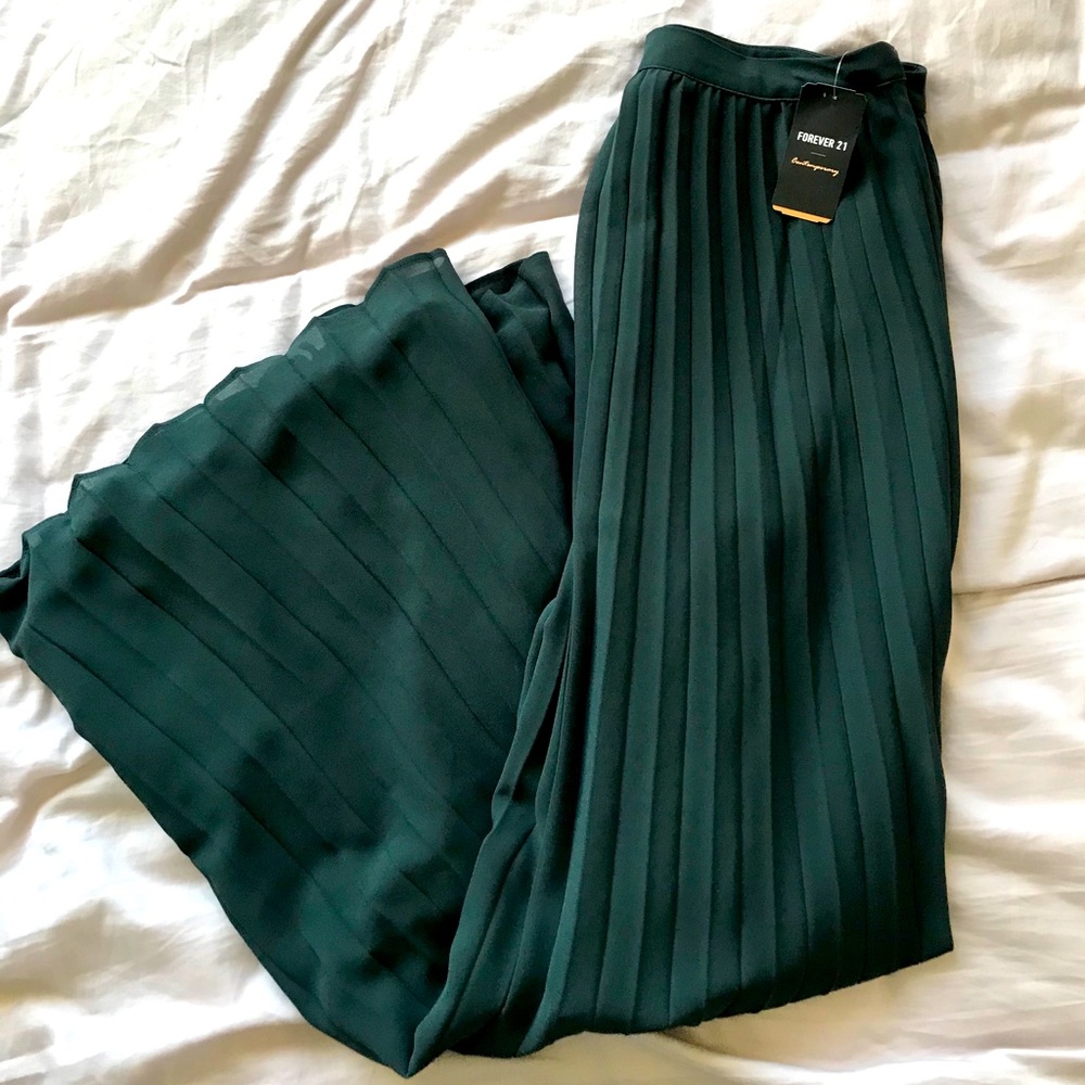 NWT Forest Green Pleated Midi Skirt